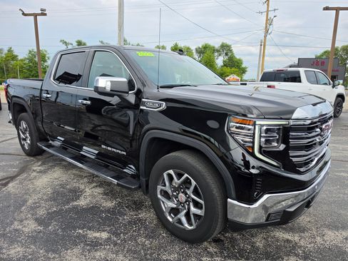 Used 2023 GMC Sierra 1500 SLT w/ SLT Premium Plus Package AWD/4WD image 3