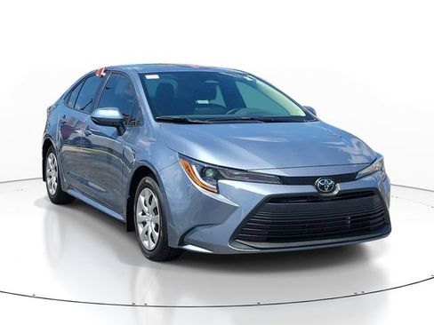 Used 2025 Toyota Corolla LE FWD image 2