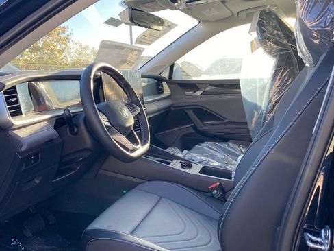 New 2026 Volkswagen Tiguan SE image 2