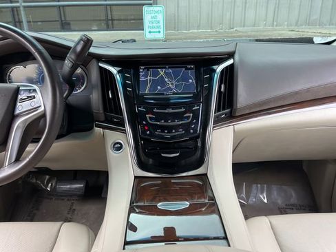 Used 2017 Cadillac Escalade image 16