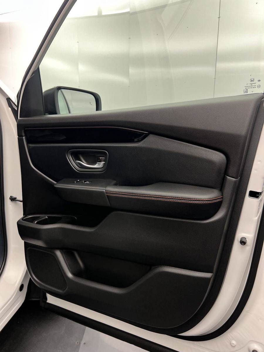 Certified 2025 Honda Pilot TrailSport image 31