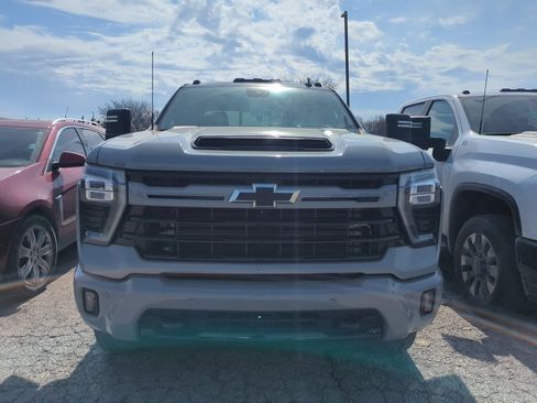 Used 2024 Chevrolet Silverado 2500 LTZ w/ LTZ Plus Package image 2