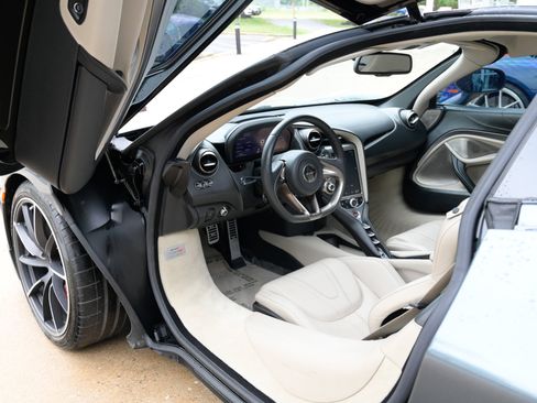 Used 2018 McLaren 720S Luxury RWD image 15
