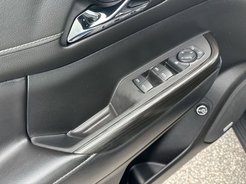 Used 2019 GMC Acadia SLT image 13