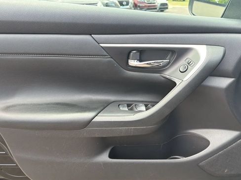 Used 2018 Nissan Altima 2.5 SR FWD image 12