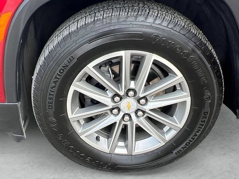 Used 2023 Chevrolet Traverse LT FWD image 23