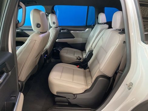 Used 2024 GMC Acadia Elevation image 11