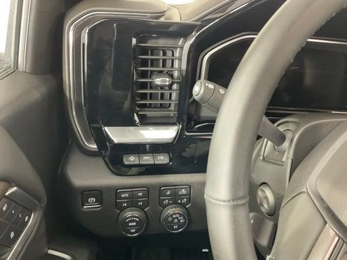 Used 2026 Chevrolet Silverado 1500 High Country w/ Technology Package AWD/4WD image 17