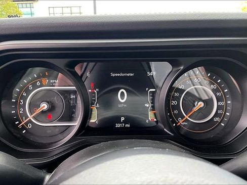 Used 2025 Jeep Gladiator Rubicon AWD/4WD image 14