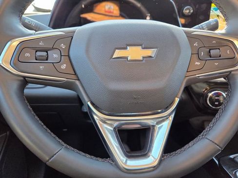 Certified 2025 Chevrolet Trax LT w/ LT Convenience Package FWD image 36
