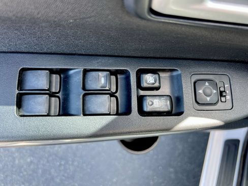 Used 2011 Mitsubishi Endeavor LS AWD/4WD image 19