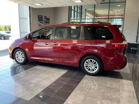 Used 2015 Toyota Sienna XLE FWD image 4