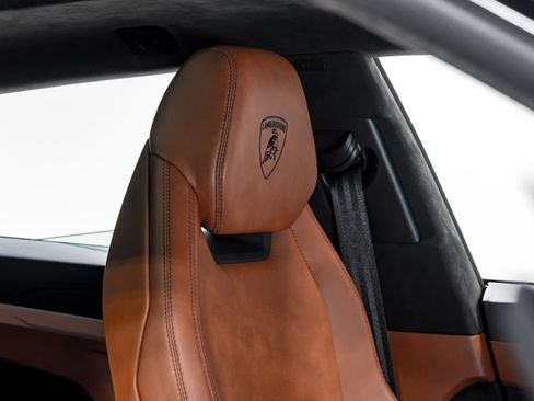 Used 2022 Lamborghini Urus AWD/4WD image 40