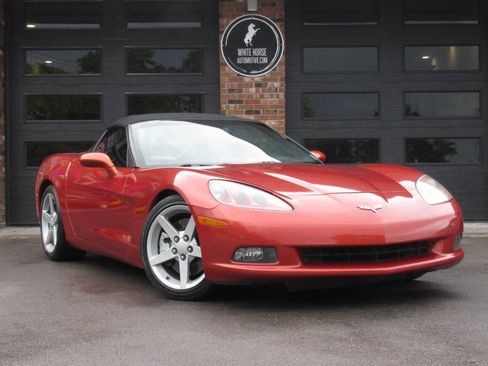Used 2005 Chevrolet Corvette Convertible w/ Preferred Equipment Group image 2