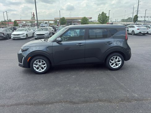 Used 2025 Kia Soul LX w/ LX Technology Package FWD image 3