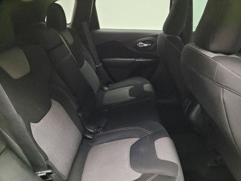 Used 2014 Jeep Cherokee Latitude FWD image 19