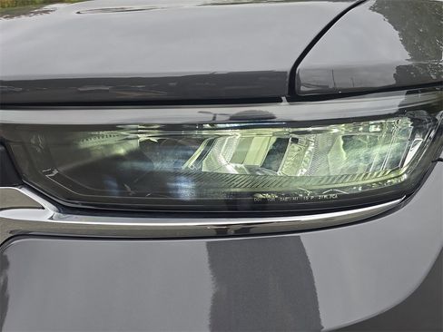 New 2025 Jeep Grand Cherokee Laredo image 30