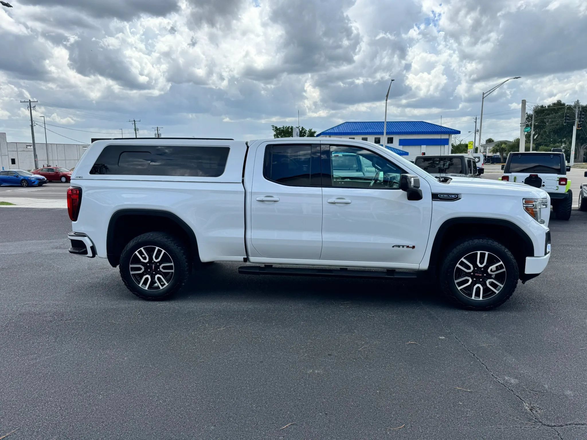 Used 2019 GMC Sierra 1500 AT4 w/ AT4 Premium Package AWD/4WD image 4