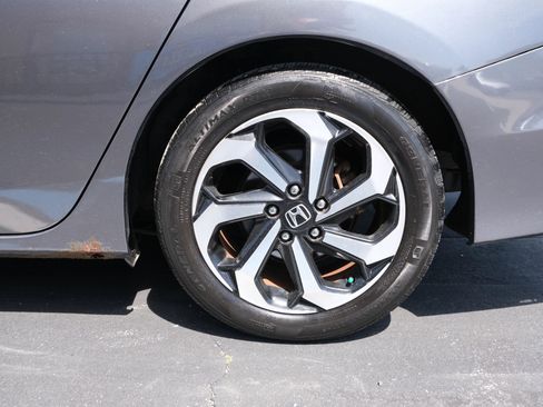 Used 2017 Honda Accord EX image 11