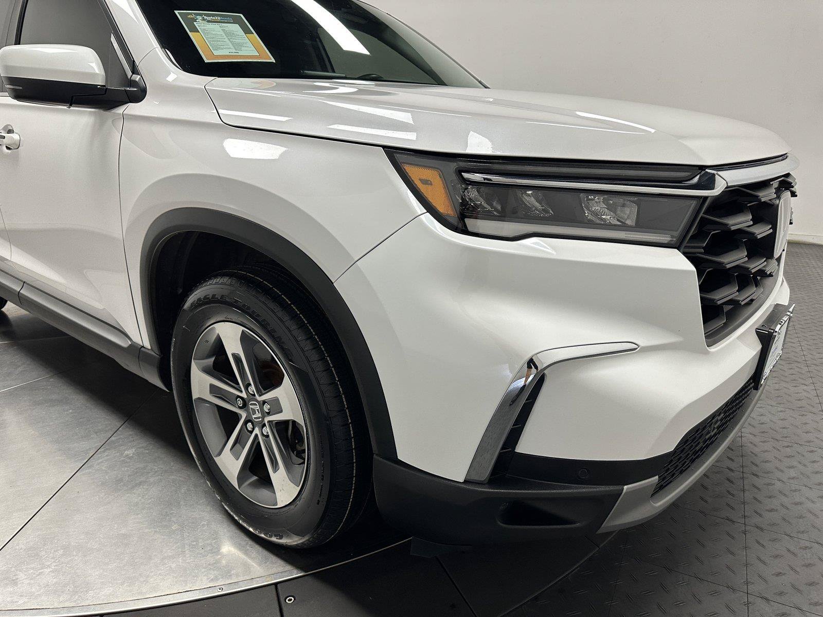 Certified 2025 Honda Pilot EX-L image 3
