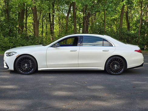 Used 2022 Mercedes-Benz S 580 4MATIC Sedan w/ AMG Line Package image 3