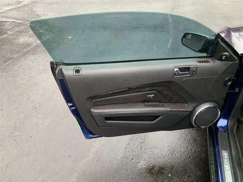 Used 2011 Ford Mustang GT Premium w/ 401A Rapid Spec Order Code image 23