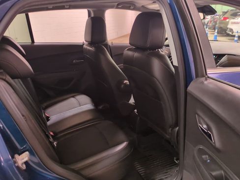 Used 2019 Chevrolet Trax LT w/ LT Convenience Package image 11