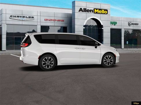 New 2026 Chrysler Pacifica Select image 15