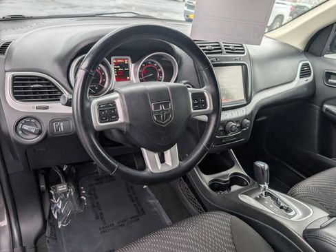 Used 2019 Dodge Journey SE image 12