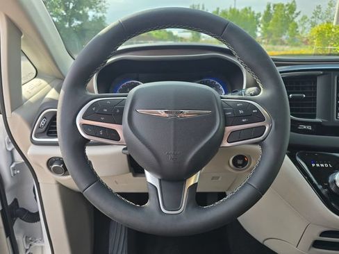 Used 2024 Chrysler Voyager LX FWD image 27