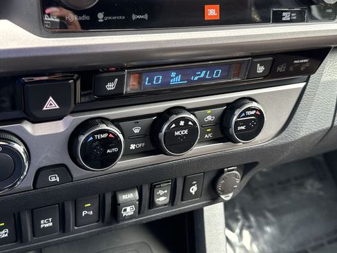 Used 2018 Toyota Tacoma Limited AWD/4WD image 21