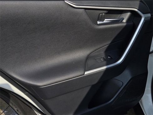 Used 2019 Toyota RAV4 Limited image 12
