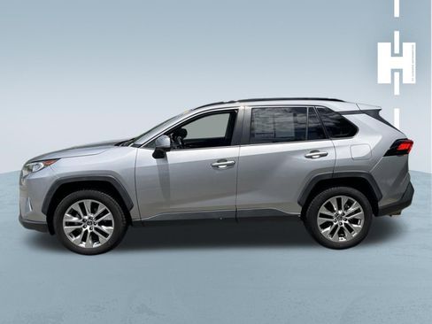 Used 2019 Toyota RAV4 XLE Premium FWD image 2