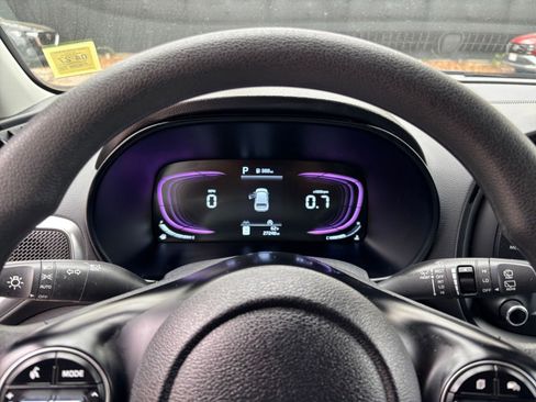 Used 2025 Kia Soul LX w/ LX Technology Package FWD image 35