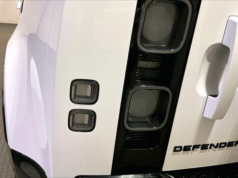 Used 2025 Land Rover Defender 110 V8 AWD/4WD image 27