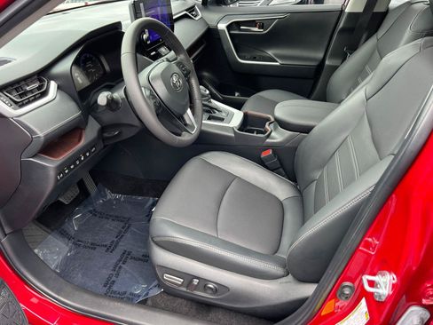 Used 2025 Toyota RAV4 Limited w/ Advanced Technology Package FWD image 9