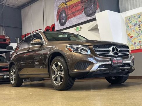 Used 2017 Mercedes-Benz GLC 300 4MATIC image 39