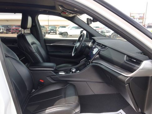 Used 2024 Jeep Grand Cherokee L Limited w/ Luxury Tech Group II AWD/4WD image 43