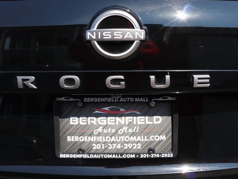 Used 2024 Nissan Rogue S image 53