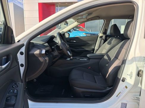 Used 2025 Nissan Altima 2.5 SV image 13