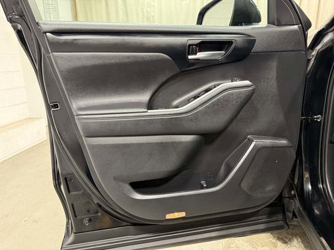 Used 2023 Toyota Highlander XSE image 8