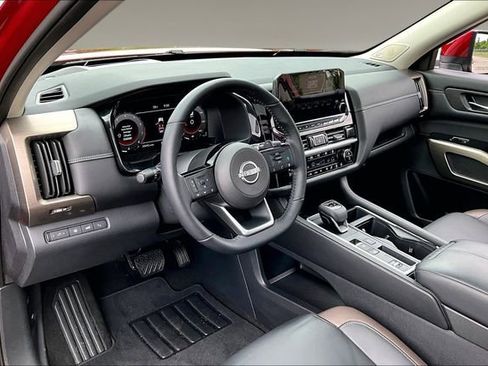 Used 2023 Nissan Pathfinder Platinum FWD image 17