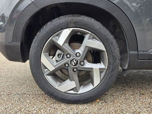 Used 2025 Hyundai Venue SEL FWD image 32