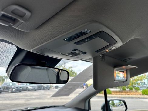 Used 2025 Toyota Sienna LE FWD image 11