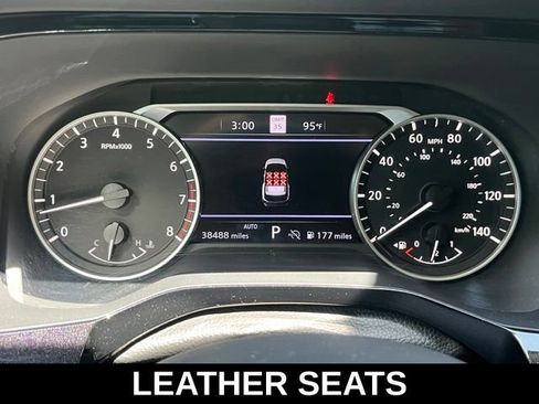 Used 2023 Nissan Pathfinder SL w/ Lighting Package (N92) AWD/4WD image 10