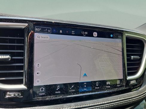 Used 2024 Chrysler Pacifica Limited w/ Uconnect Theater Family Group image 20