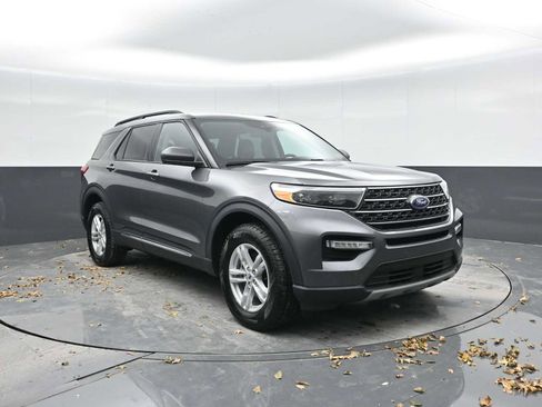 Used 2023 Ford Explorer XLT w/ Equipment Group 202A image 6