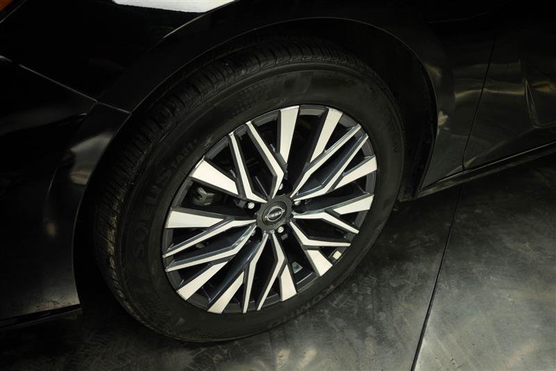 Used 2025 Nissan Altima 2.5 SV AWD/4WD image 4