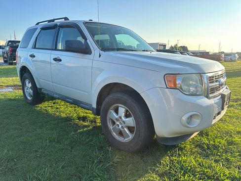 Used 2010 Ford Escape XLT FWD image 3