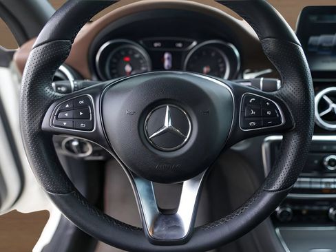 Used 2018 Mercedes-Benz CLA 250 image 12